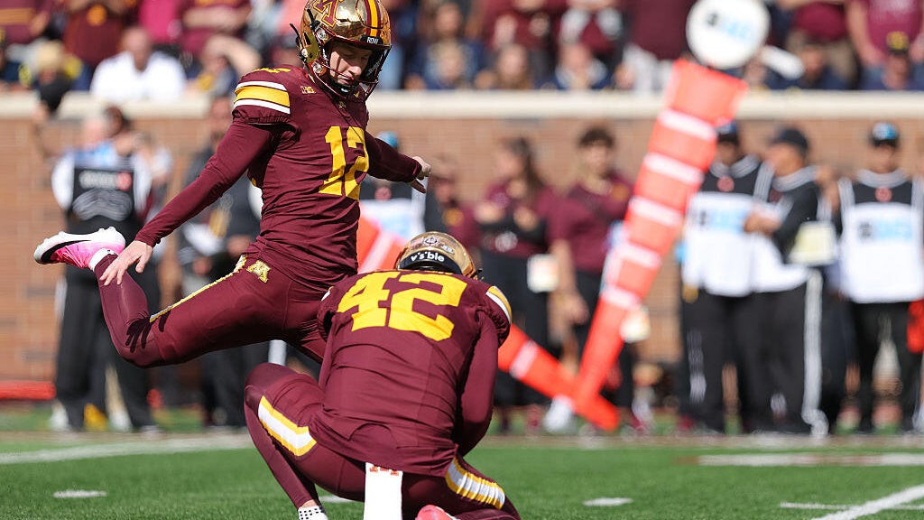Minnesota's late-arriving kicker Luke Drzewiecki quickly makes a strong impression — Plymouth Dining news